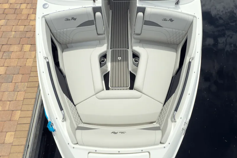 Slide: The Image of Sea Ray SLX 280 Outboard 2026 - 23