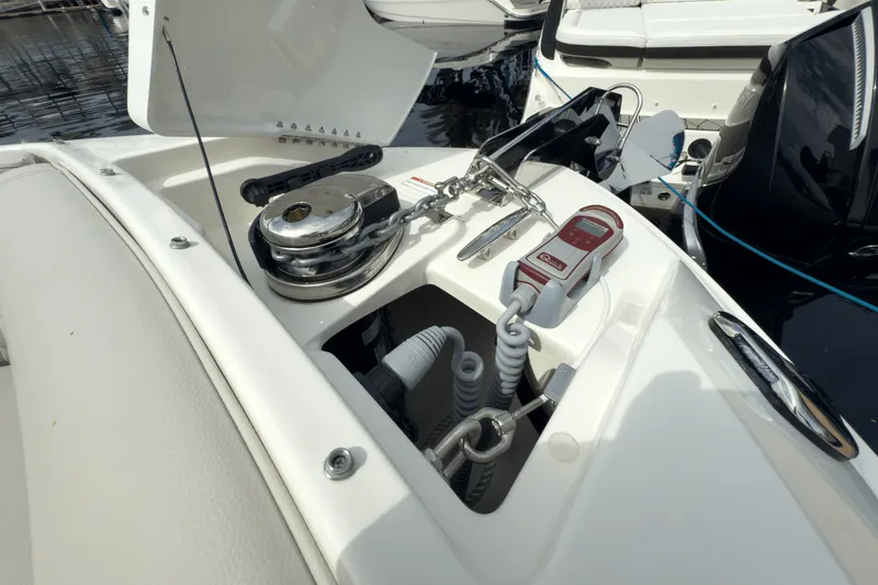 Slide: The Image of Sea Ray SLX 280 Outboard 2026 - 25