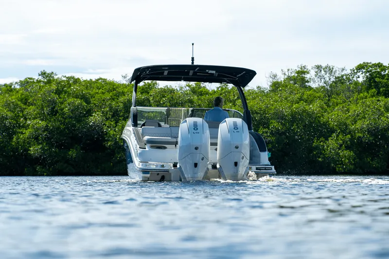 Slide: The Image of Sea Ray SLX 280 Outboard 2026 - 29