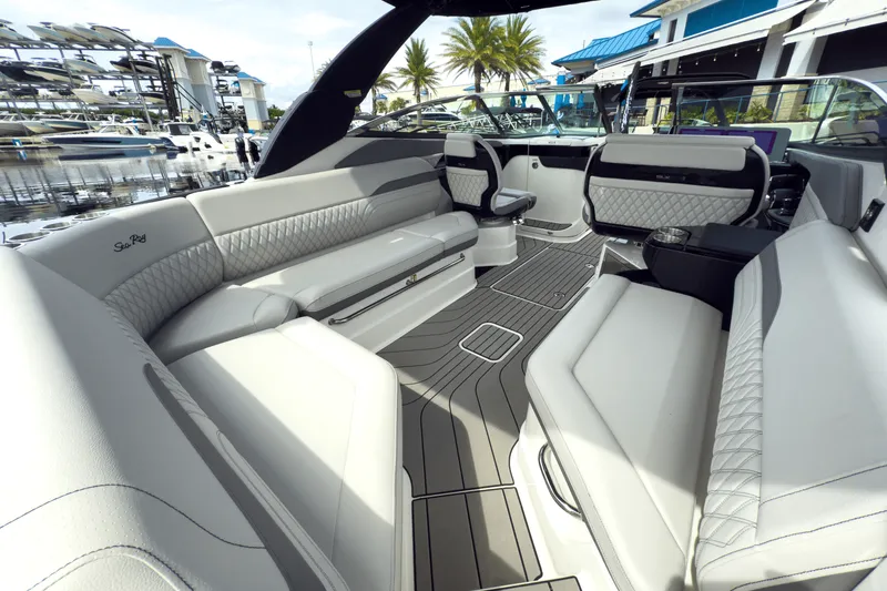 Slide: The Image of Sea Ray SLX 280 Outboard 2026 - 7