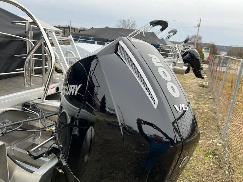 Slide: The Image of 2024 Sweetwater 2286SFL with Mercury 200 V6 outboard motor. - 2