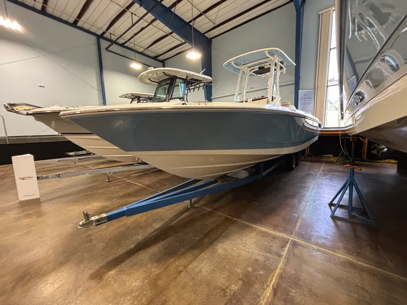 Slide: The Image of Boston Whaler 250 Dauntless 2026 - 2