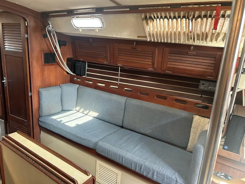 Slide: The Image of O'Day 39 Aft Cockpit 4ft 9in Draft 1986 - 50