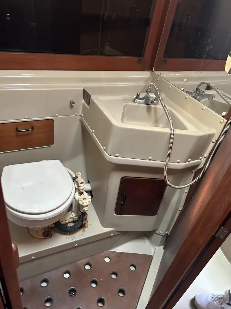 Slide: The Image of O'Day 39 Aft Cockpit 4ft 9in Draft 1986 - 54