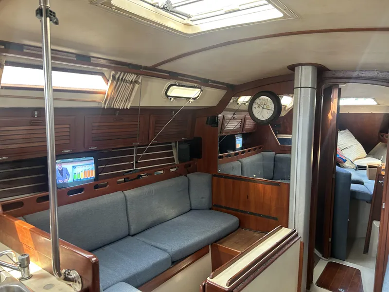 Slide: The Image of O'Day 39 Aft Cockpit 4ft 9in Draft 1986 - 62