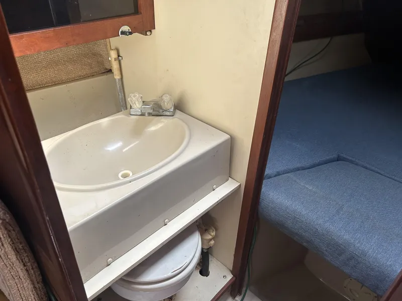 Slide: The Image of O'Day 39 Aft Cockpit 4ft 9in Draft 1986 - 65