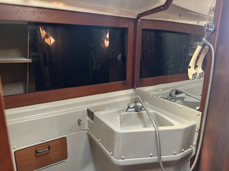 Slide: The Image of O'Day 39 Aft Cockpit 4ft 9in Draft 1986 - 68