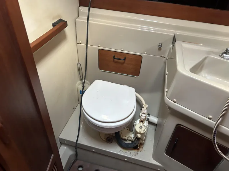 Slide: The Image of O'Day 39 Aft Cockpit 4ft 9in Draft 1986 - 70