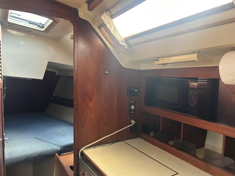 Slide: The Image of O'Day 39 Aft Cockpit 4ft 9in Draft 1986 - 79