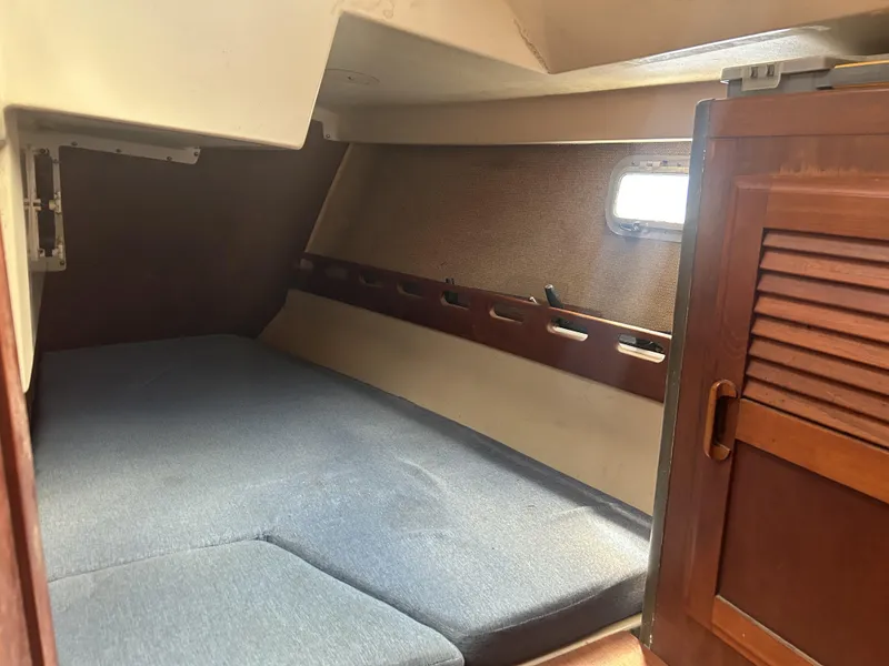 Slide: The Image of O'Day 39 Aft Cockpit 4ft 9in Draft 1986 - 80