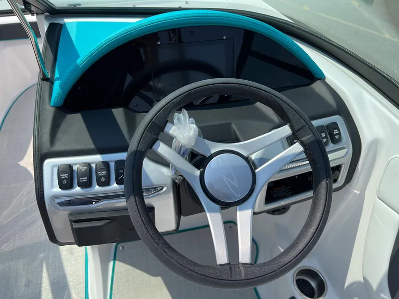 Slide: The Image of Regal 2000 ESX 2023 - 22