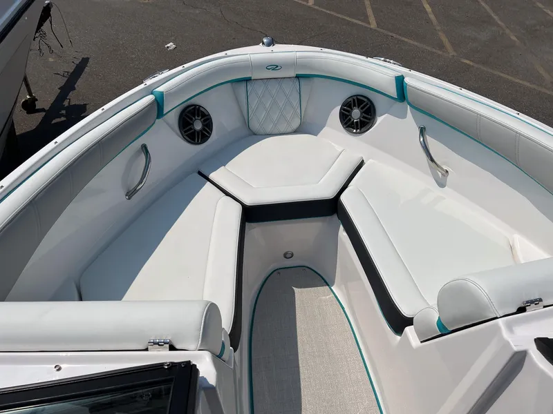 Slide: The Image of Regal 2000 ESX 2023 - 23