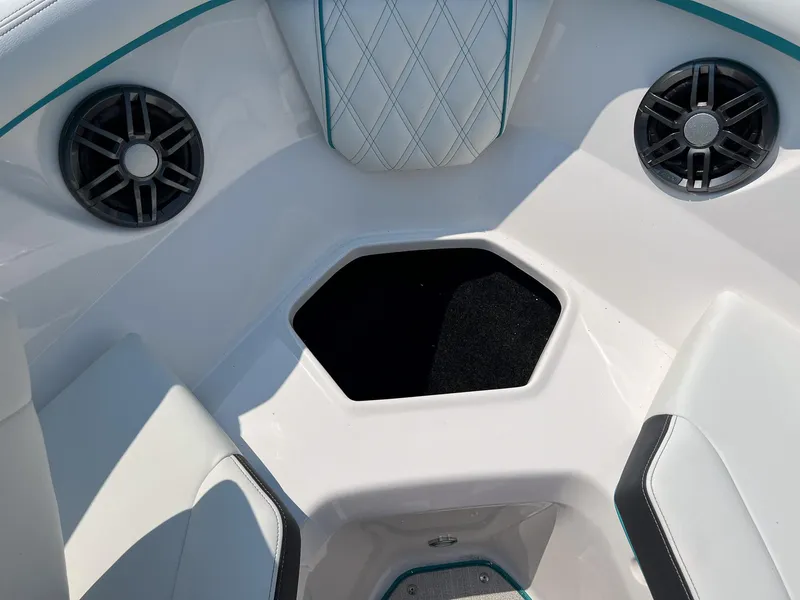 Slide: The Image of Regal 2000 ESX 2023 - 25