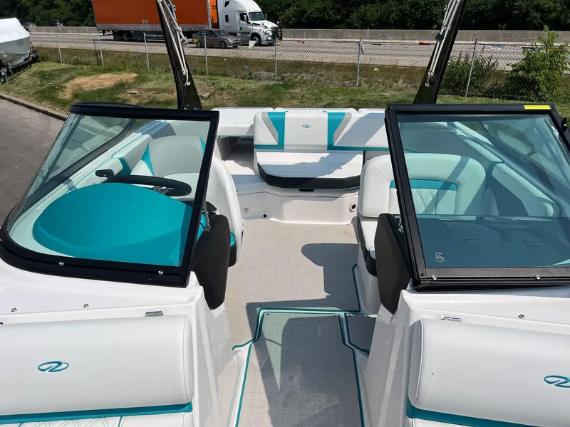 Slide: The Image of Regal 2000 ESX 2023 - 26