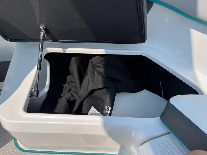 Slide: The Image of Regal 2000 ESX 2023 - 3