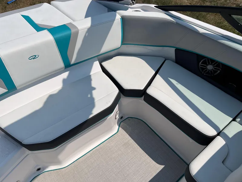 Slide: The Image of Regal 2000 ESX 2023 - 4