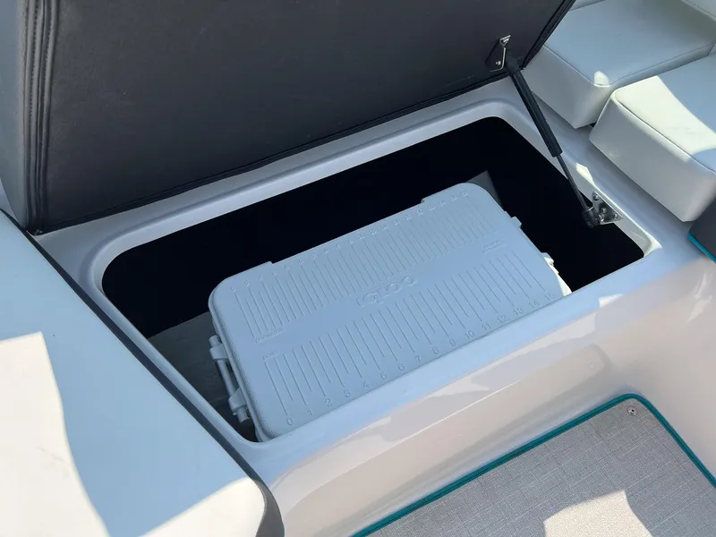 Slide: The Image of Regal 2000 ESX 2023 - 6