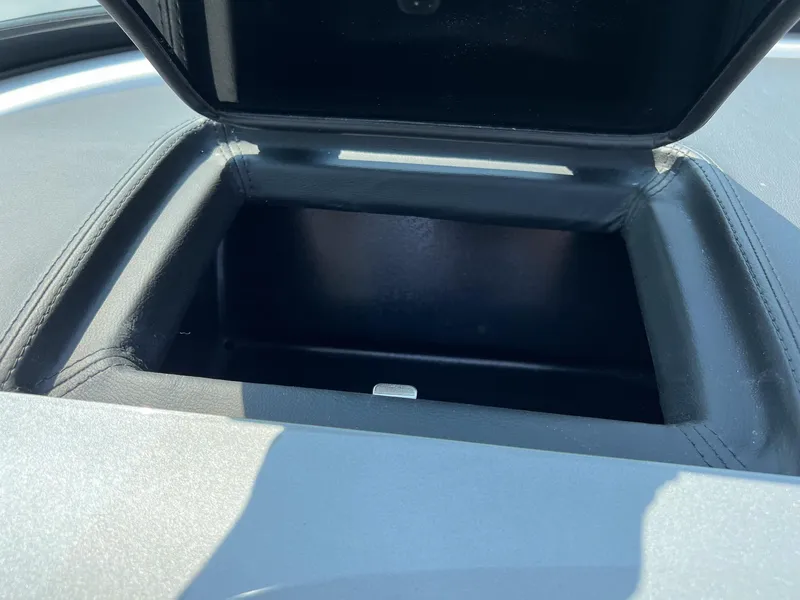 Slide: The Image of Regal 2000 ESX 2023 - 8