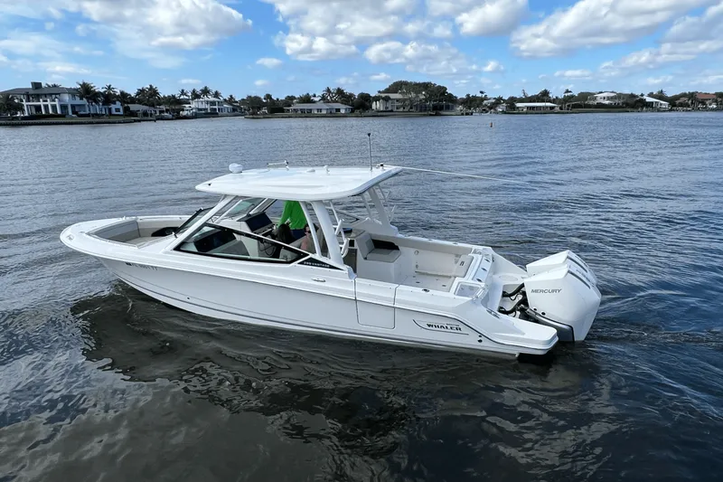 Slide: The Image of Boston Whaler 280 VANTAGE 2024 - 0