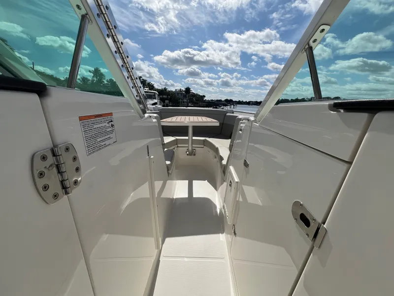 Slide: The Image of Boston Whaler 280 VANTAGE 2024 - 1