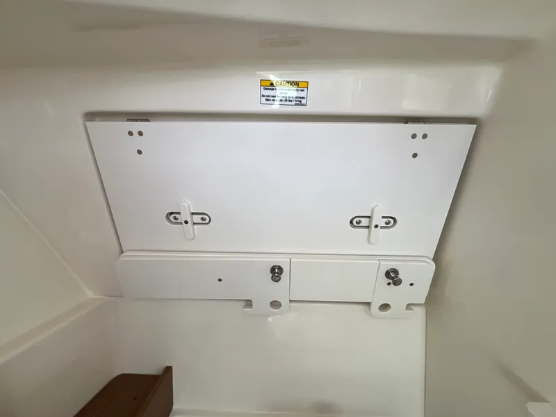 Slide: The Image of Boston Whaler 280 VANTAGE 2024 - 27