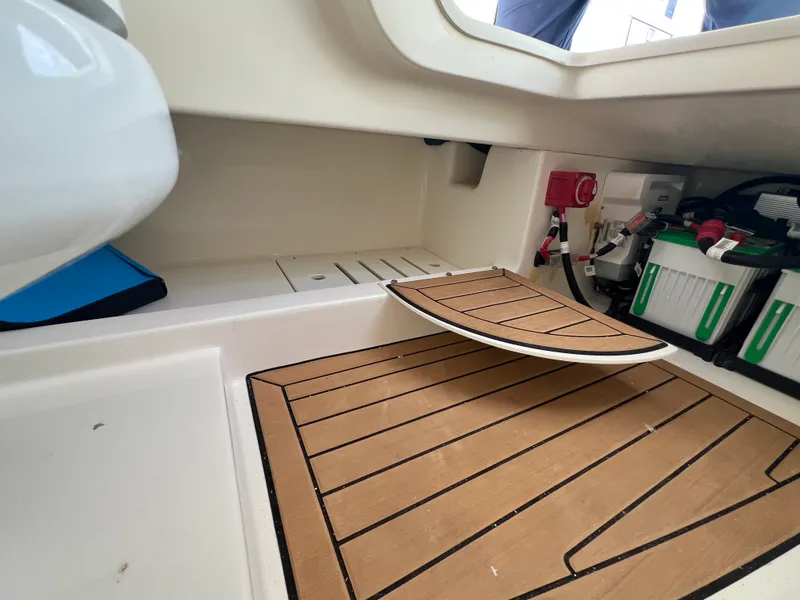 Slide: The Image of Boston Whaler 280 VANTAGE 2024 - 28