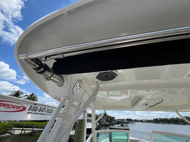 Slide: The Image of Boston Whaler 280 VANTAGE 2024 - 30