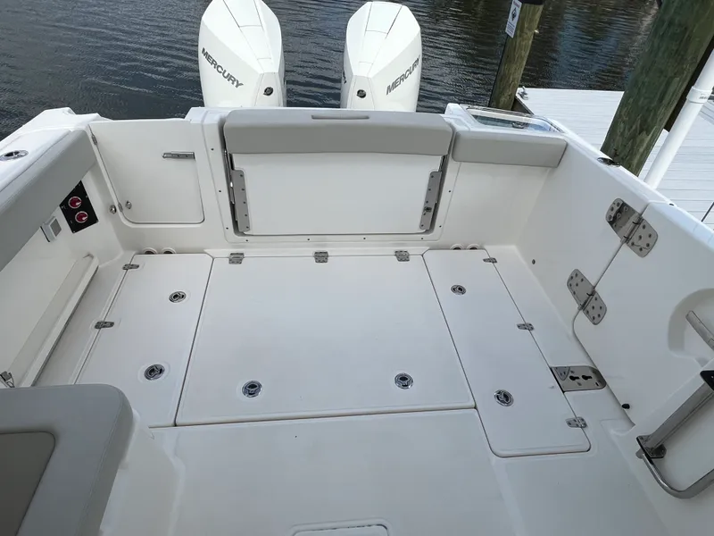 Slide: The Image of Boston Whaler 280 VANTAGE 2024 - 41
