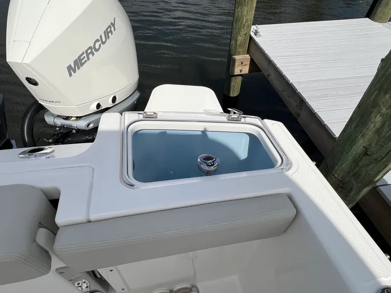 Slide: The Image of Boston Whaler 280 VANTAGE 2024 - 47