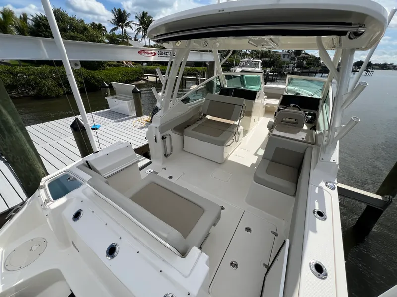 Slide: The Image of Boston Whaler 280 VANTAGE 2024 - 50