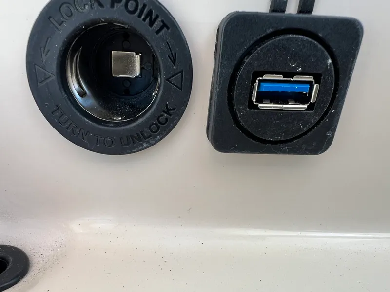 Slide: The Image of Boston Whaler 280 VANTAGE 2024 - 51