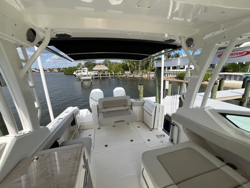 Slide: The Image of Boston Whaler 280 VANTAGE 2024 - 52