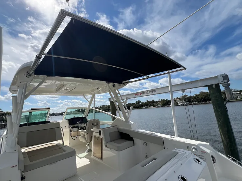 Slide: The Image of Boston Whaler 280 VANTAGE 2024 - 53