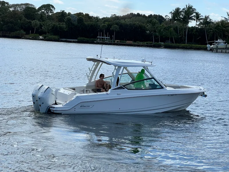 Slide: The Image of Boston Whaler 280 VANTAGE 2024 - 56
