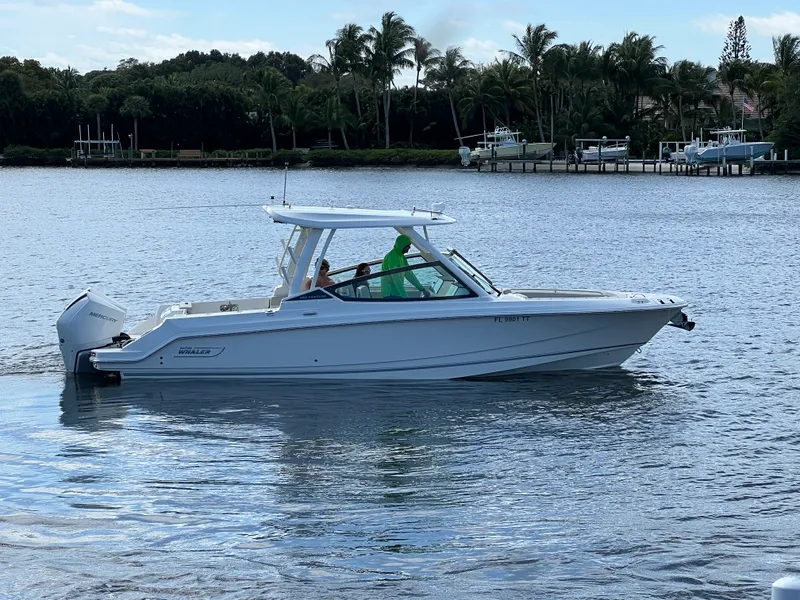 Slide: The Image of Boston Whaler 280 VANTAGE 2024 - 57