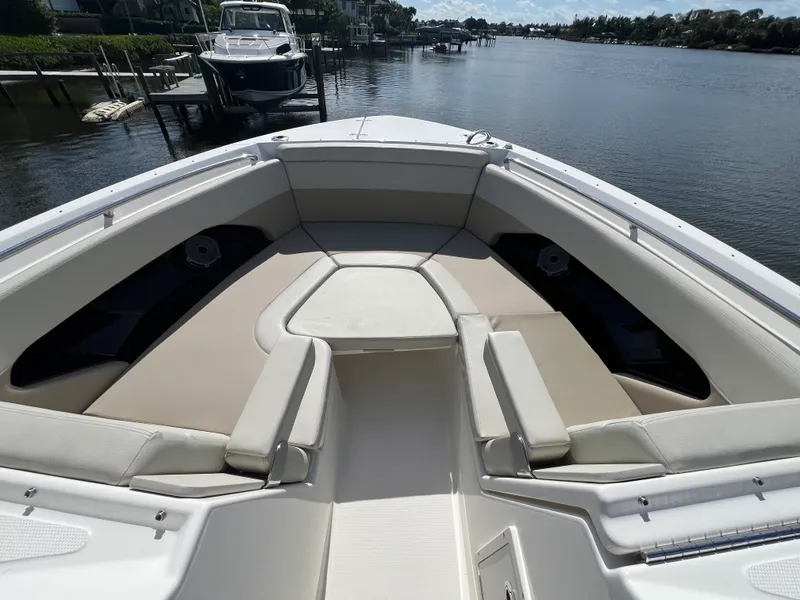 Slide: The Image of Boston Whaler 280 VANTAGE 2024 - 7