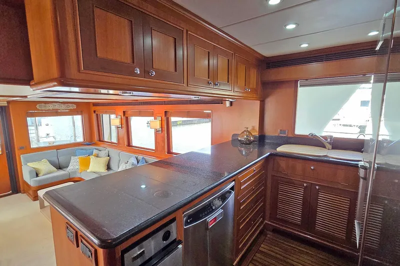 Slide: The Image of Outer Reef 650 Motoryacht 2008 - 9