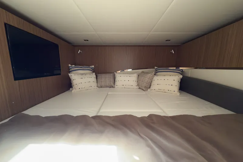 Slide: The Image of Cruisers Yachts 50GLS OB 2026 - 32