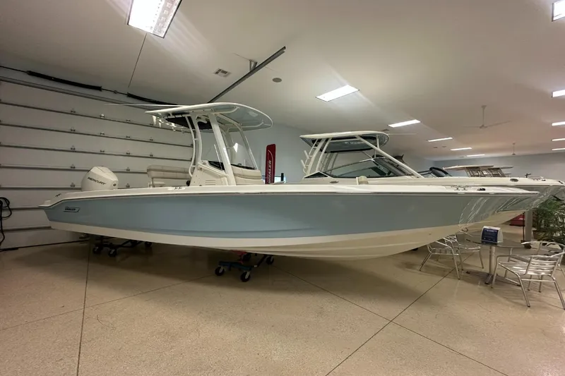 Slide: The Image of Boston Whaler 250 Dauntless 2026 - 2