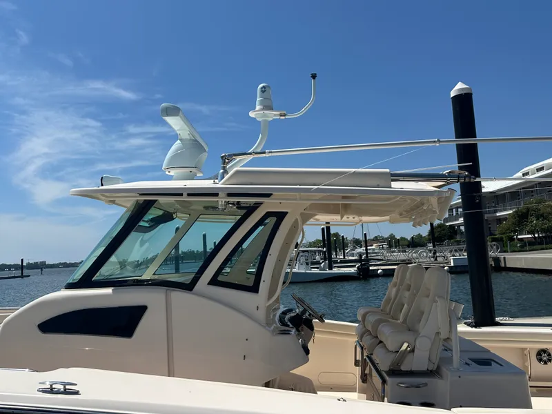 Slide: The Image of Grady-White 376 CANYON 2021 - 12