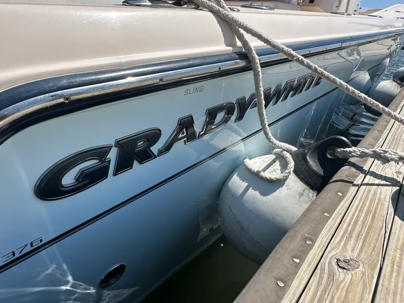 Slide: The Image of Grady-White 376 CANYON 2021 - 14