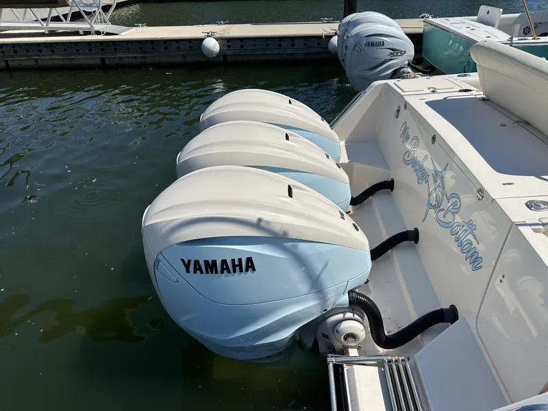 Slide: The Image of Grady-White 376 CANYON 2021 - 15