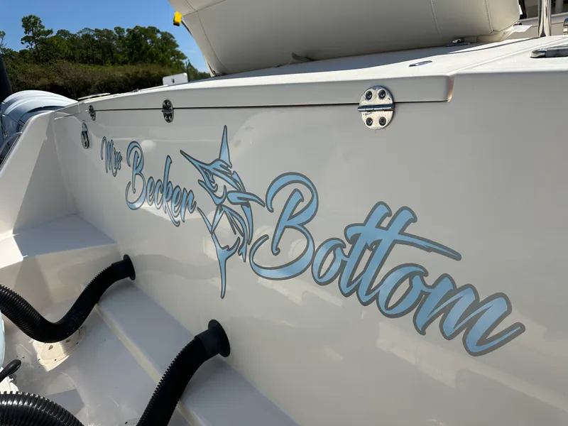 Slide: The Image of Grady-White 376 CANYON 2021 - 16