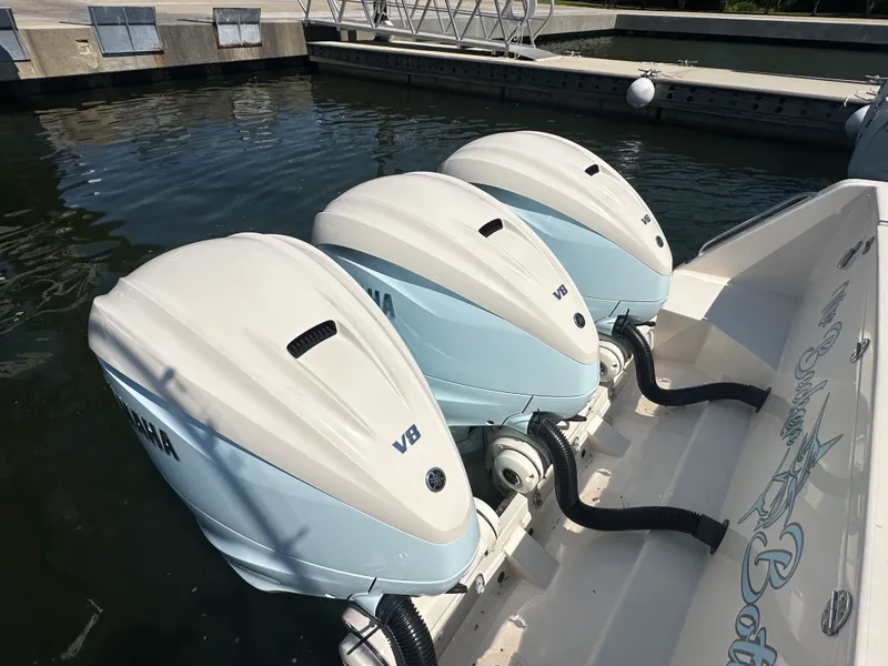 Slide: The Image of Grady-White 376 CANYON 2021 - 17