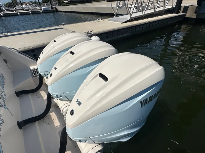 Slide: The Image of Grady-White 376 CANYON 2021 - 18