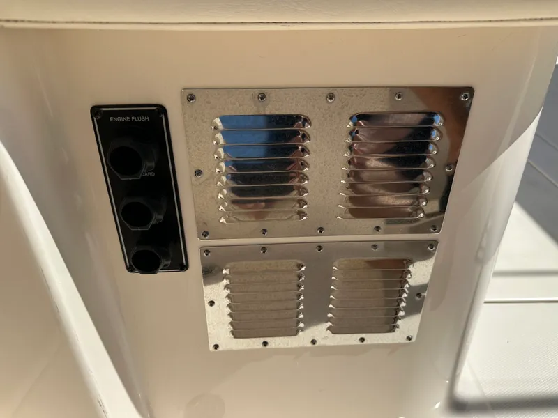 Slide: The Image of Grady-White 376 CANYON 2021 - 22