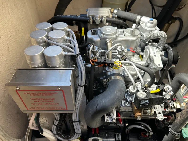 Slide: The Image of Grady-White 376 CANYON 2021 - 25