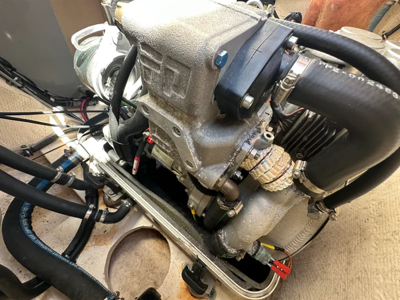 Slide: The Image of Grady-White 376 CANYON 2021 - 26