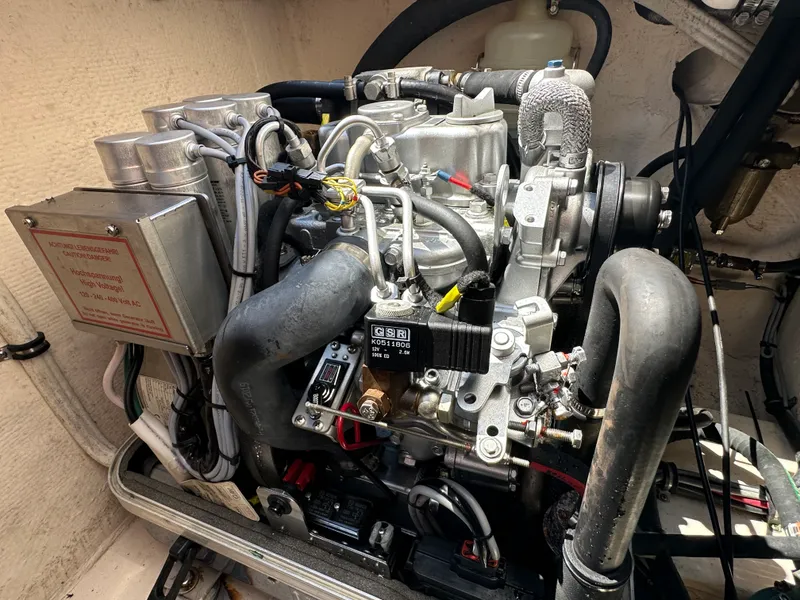 Slide: The Image of Grady-White 376 CANYON 2021 - 27