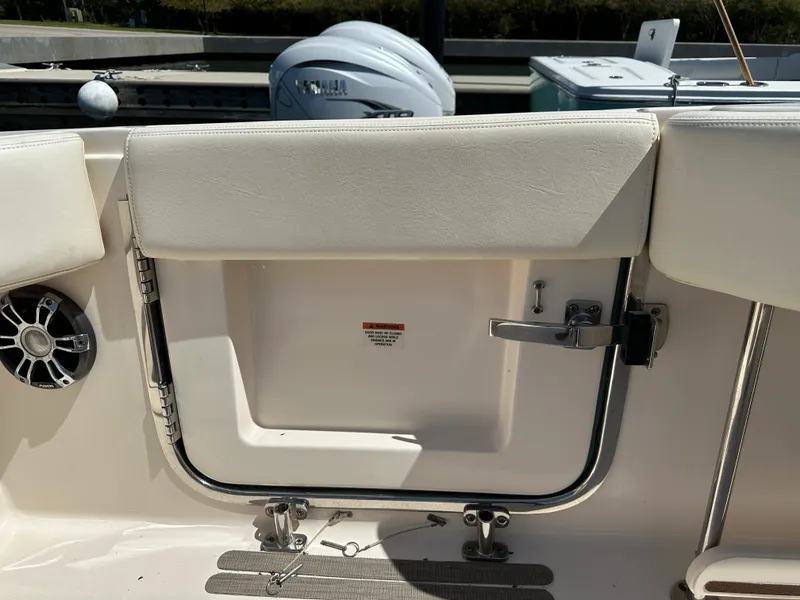 Slide: The Image of Grady-White 376 CANYON 2021 - 28